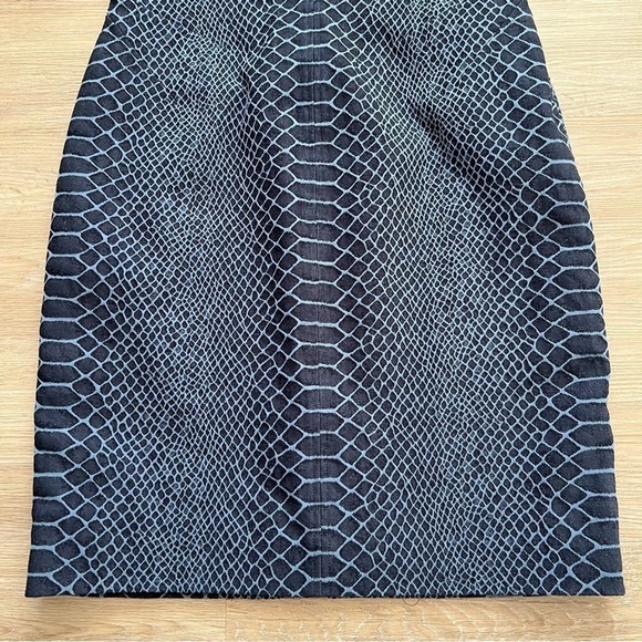 Tommy Hilfiger Sleeveless Sheath Dress Snakeskin Print V-Neck Lined Zip Size 6 - Picture 6 of 11